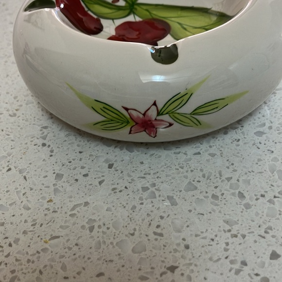 Vintage Ceramic Ashtray with cherries and cherry blossoms on the size‎ white/red - Picture 2 of 4